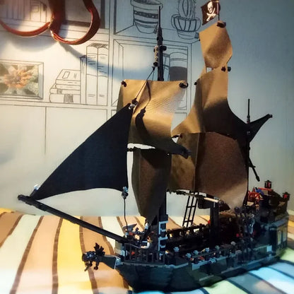 Black Pearl Pirate Ship Model - 875-Piece Building Block Set